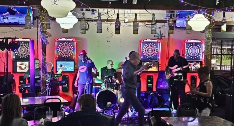 Party Band I Columbus, Ohio 1 Point on Main, Columbus, establishment. Dim lighting, 5 band members performing